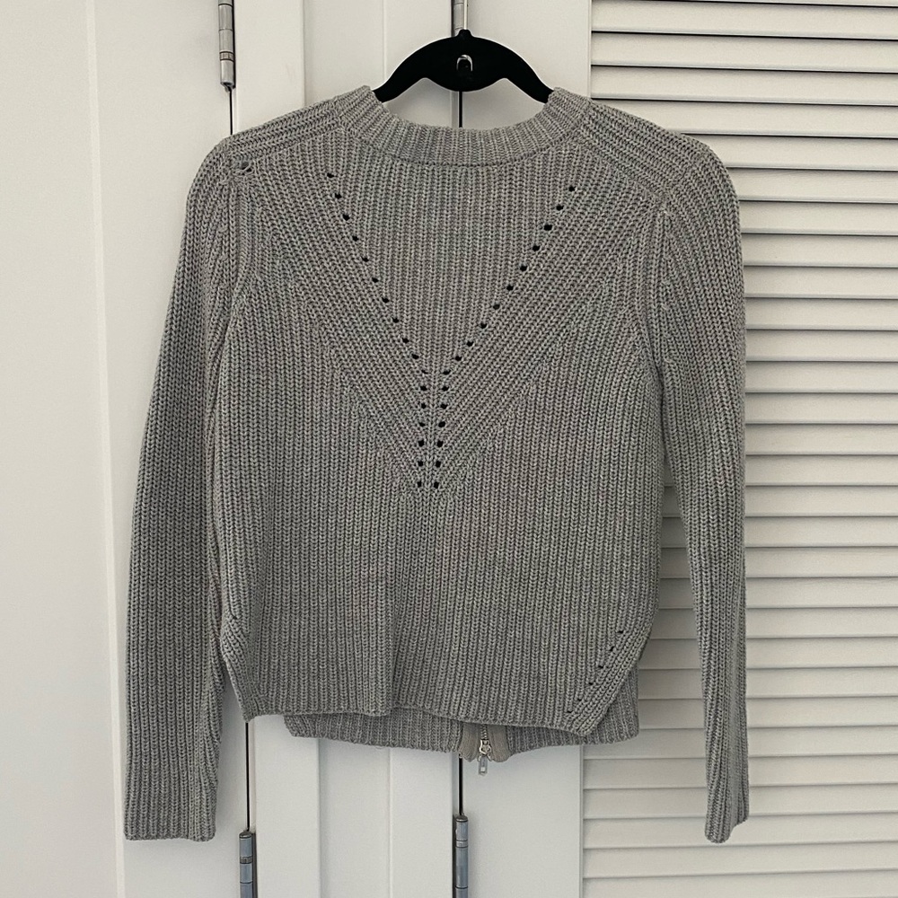 GUESS Gray knit sweater with back zipper